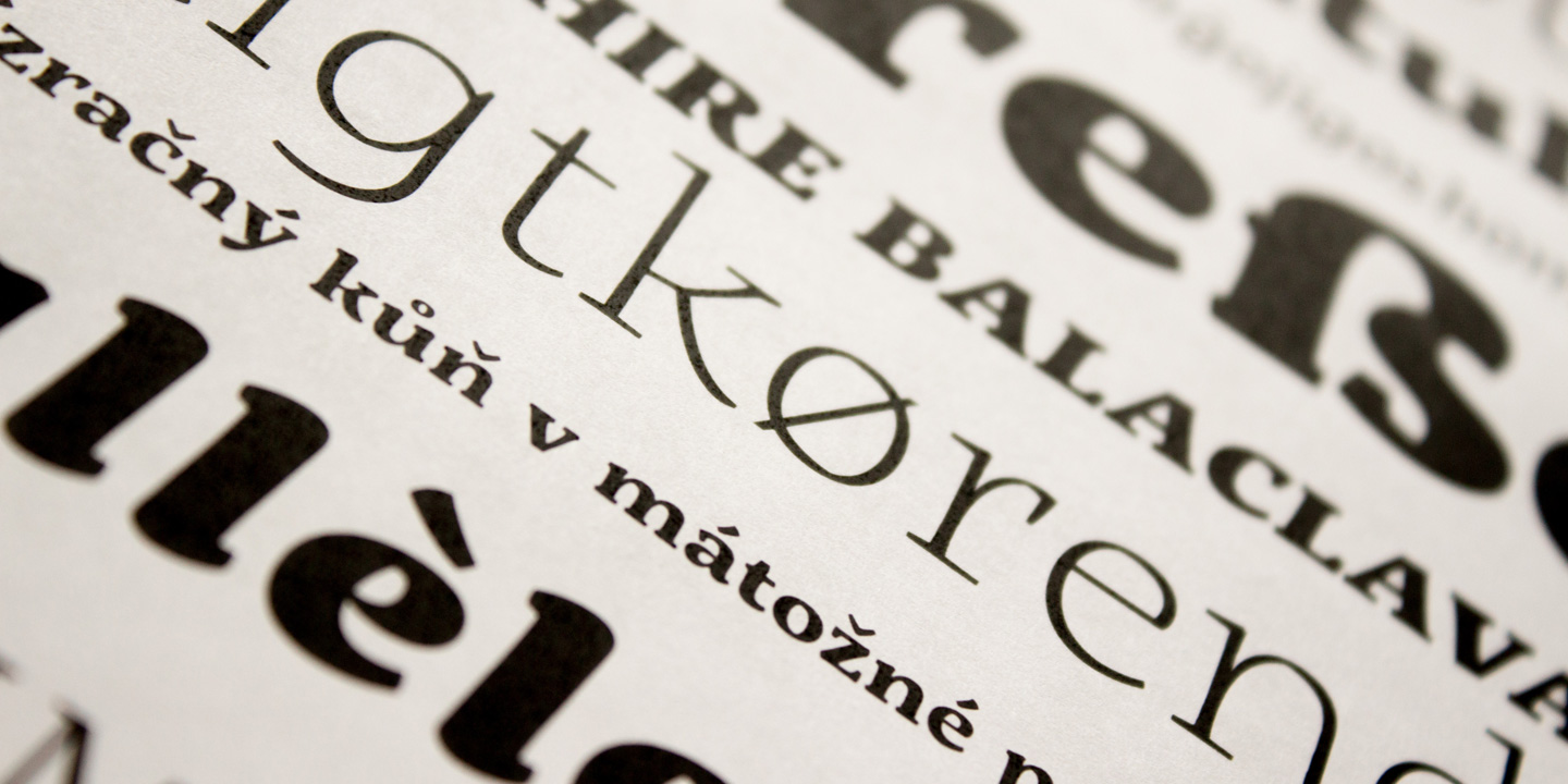 Przykład czcionki Servus Slab Thin Italic